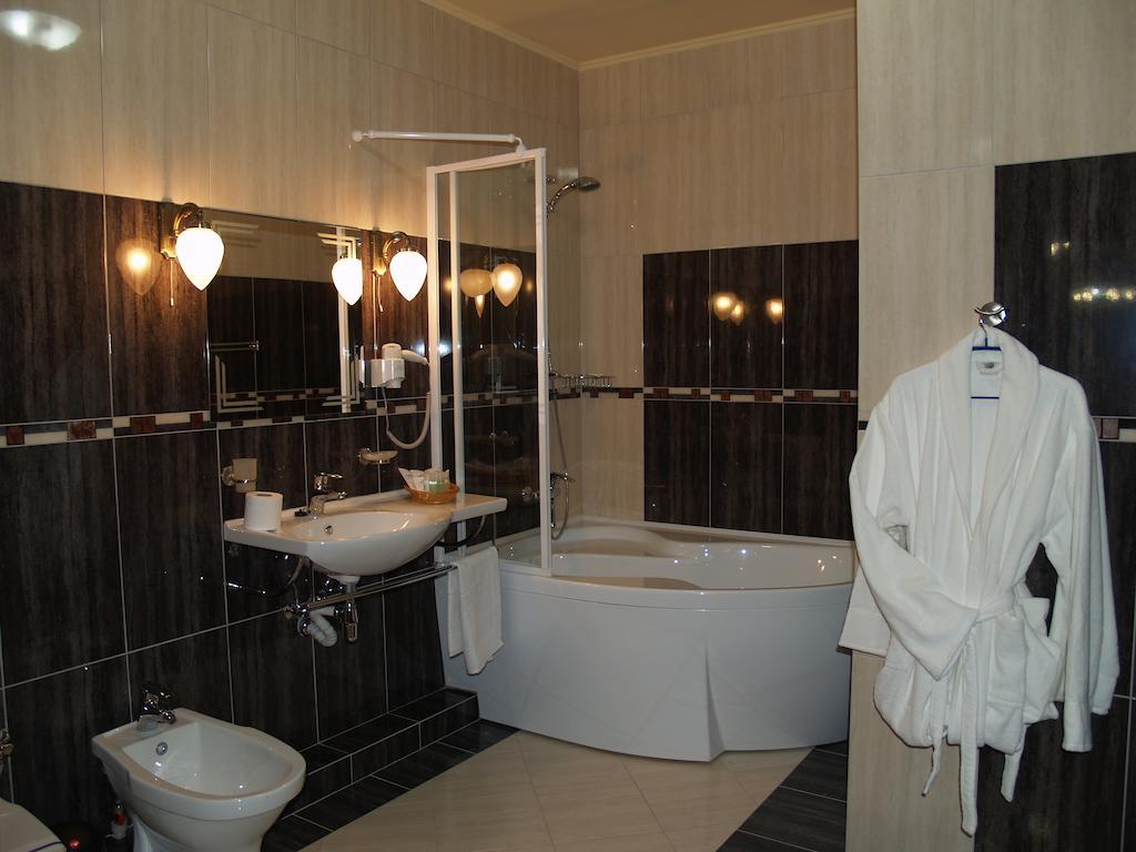 Atrium Hotel ايفانو - فرانكيفسك الغرفة الصورة