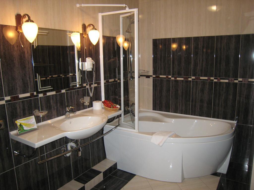 Atrium Hotel ايفانو - فرانكيفسك الغرفة الصورة